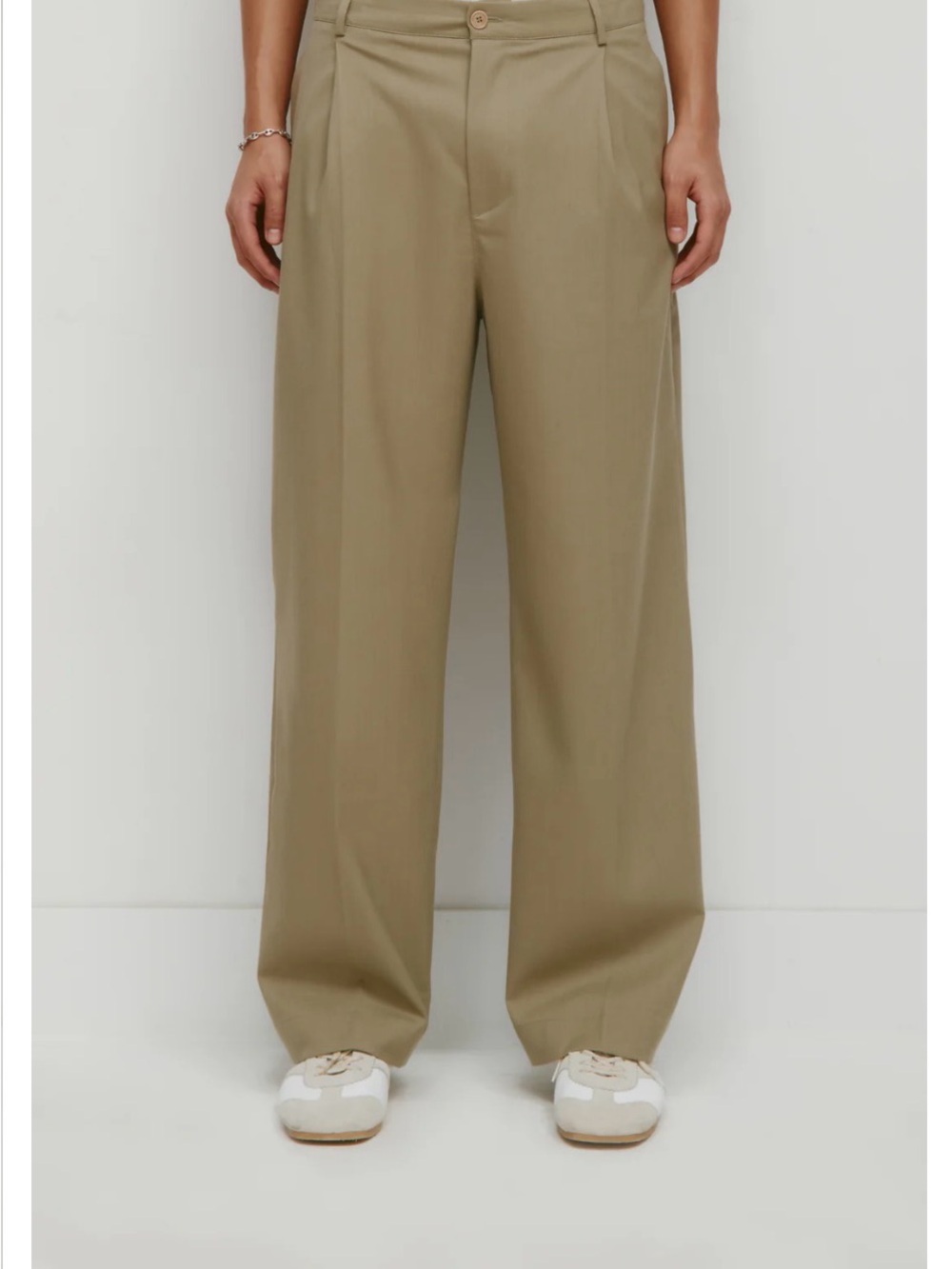 KOTN Taym relaxed-Leg Chinos in Khaki unisex